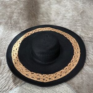 Elegant Black and Tan Women's Sun Hat